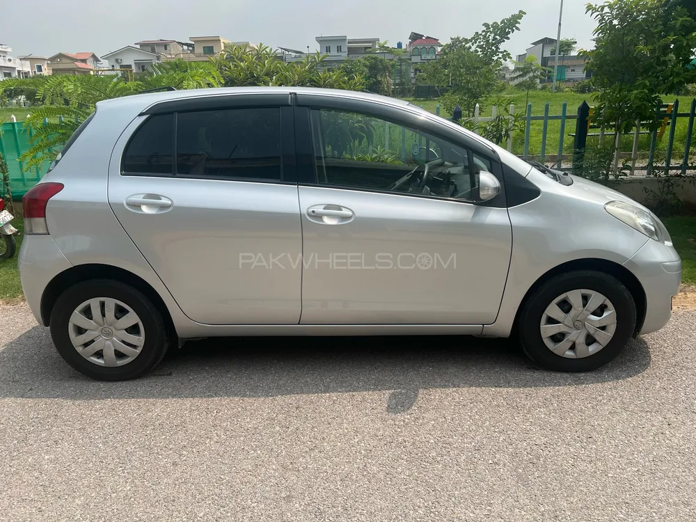 Toyota Vitz 2010 for Sale in Islamabad Image-1