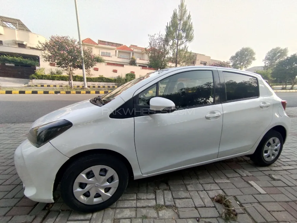 Toyota Vitz 2015 for Sale in Islamabad Image-1