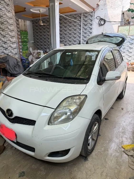 Toyota Vitz 2009 for Sale in Mardan Image-1