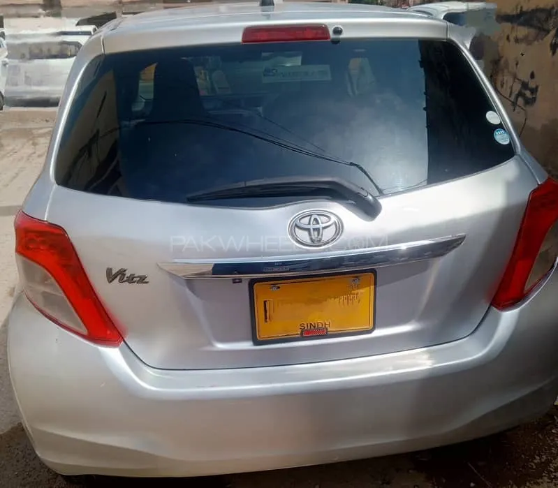 Toyota Vitz 2012 for Sale in Karachi Image-1