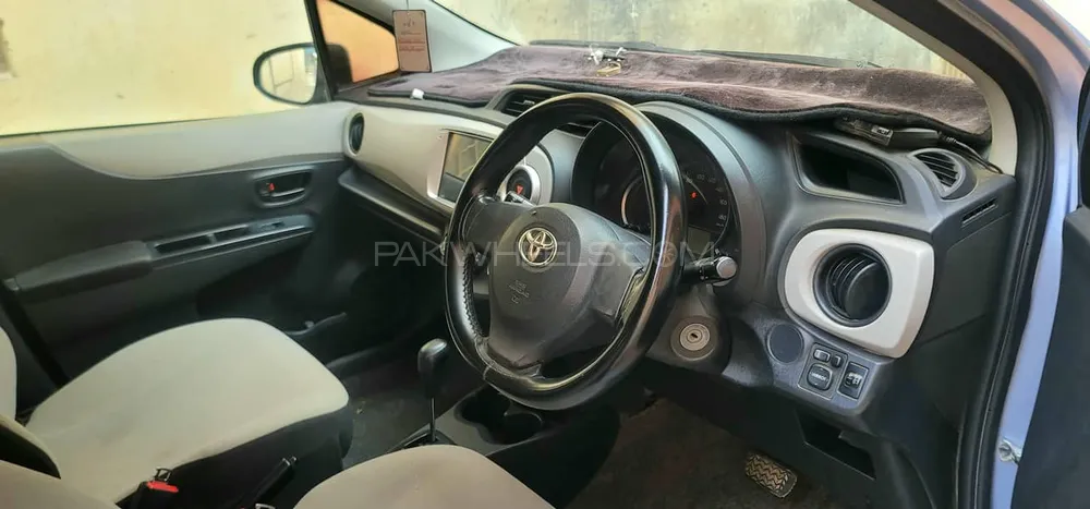 Toyota Vitz 2013 for Sale in Peshawar Image-1