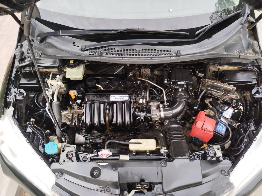 Honda Grace Hybrid 2014 for Sale in Karachi Image-1