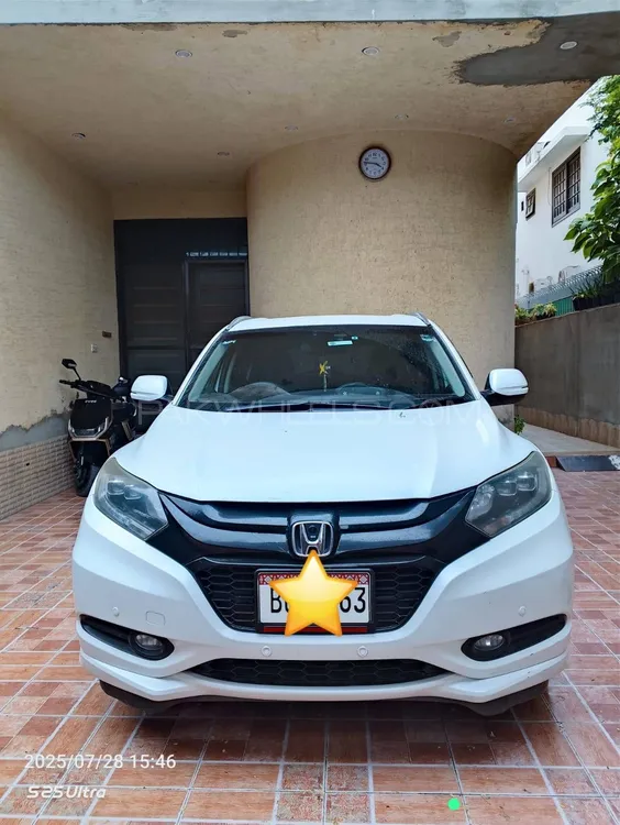 Honda Vezel 2014 for Sale in Karachi Image-1