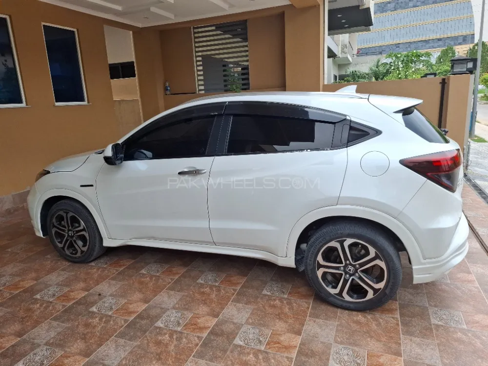 Honda Vezel 2015 for Sale in Islamabad Image-1