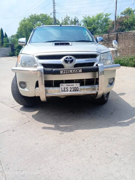 Toyota Hilux 2004 for Sale in Islamabad Image-1