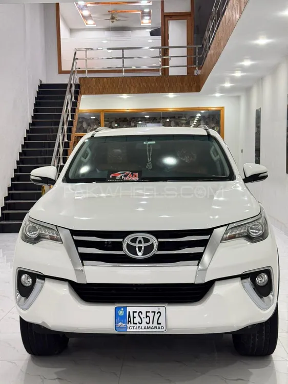Toyota Fortuner 2017 for Sale in Lahore Image-1