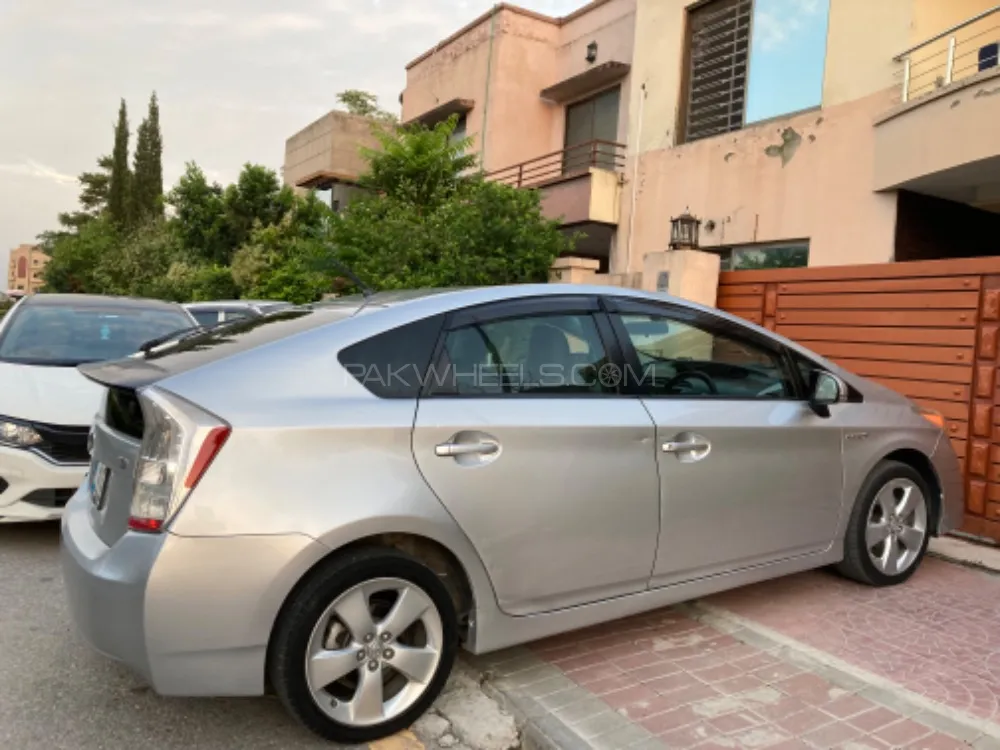 Toyota Prius 2010 for Sale in Islamabad Image-1
