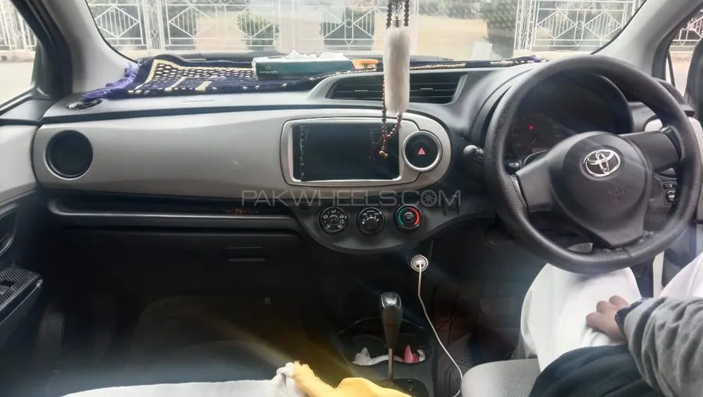 Toyota Vitz 2011 for Sale in Peshawar Image-1