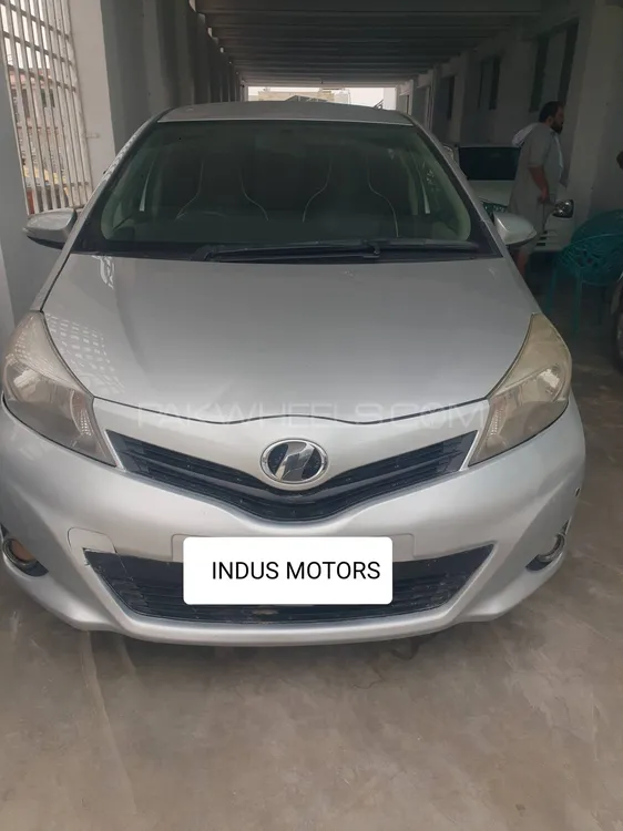 Toyota Vitz 2013 for Sale in Dera ismail khan Image-1