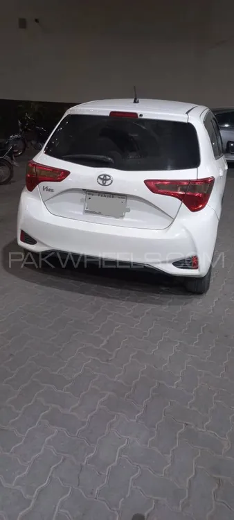 Toyota Vitz 2017 for Sale in Sialkot Image-1