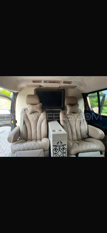 Toyota Hiace 2011 for Sale in Lahore Image-1