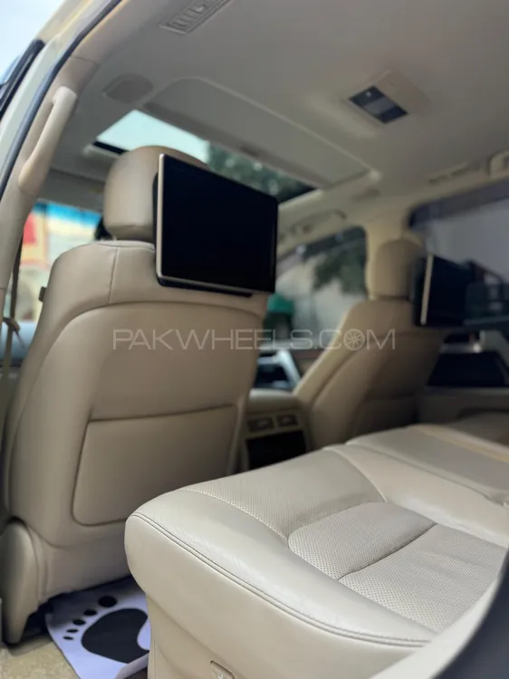 Toyota Land Cruiser 2017 for Sale in Islamabad Toyota Land Cruiser 2017 for Sale in Islamabad Image-9
