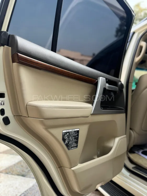 Toyota Land Cruiser 2017 for Sale in Islamabad Toyota Land Cruiser 2017 for Sale in Islamabad Image-6