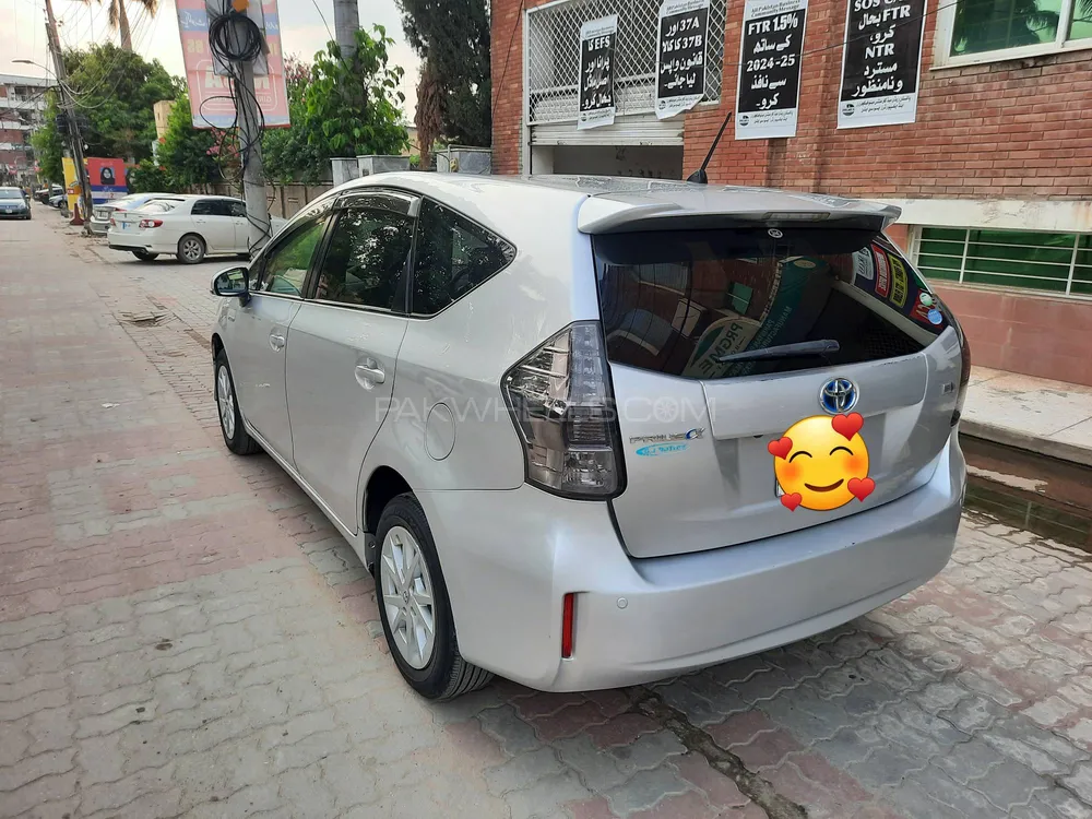 Toyota Prius Alpha 2012 for Sale in Sialkot Image-1