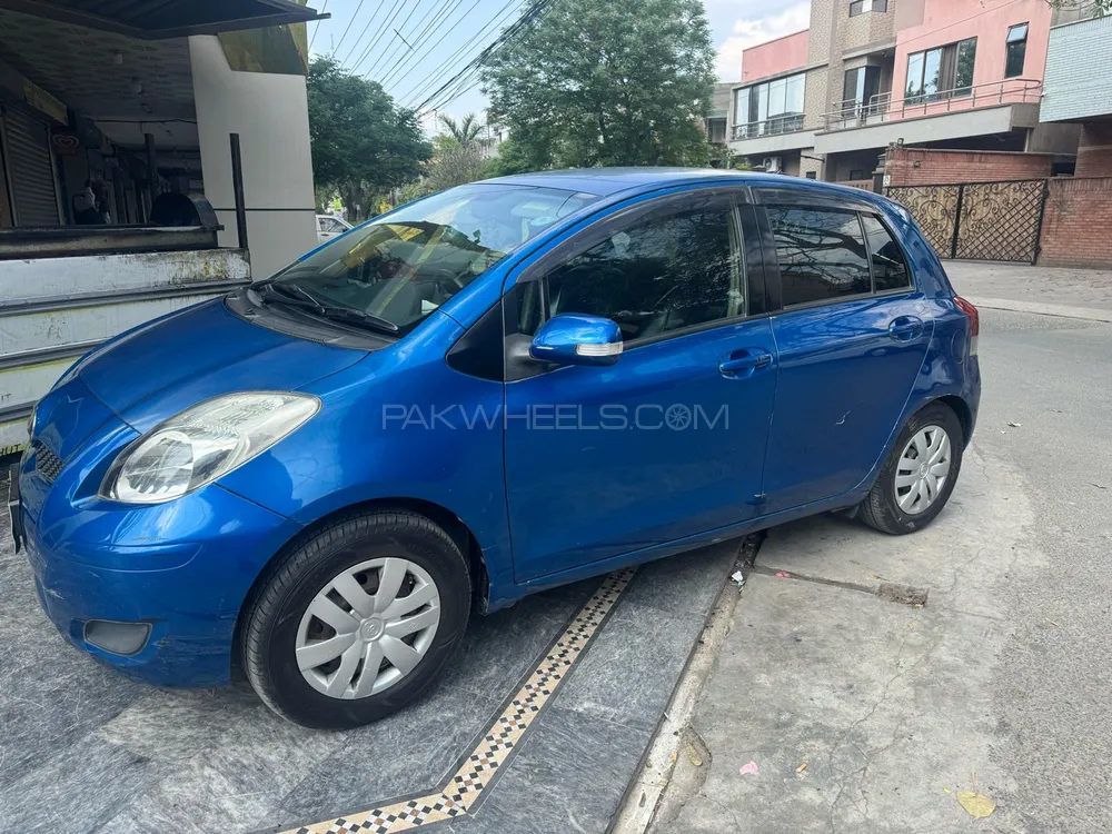 Toyota Vitz 2010 for Sale in Lahore Image-1