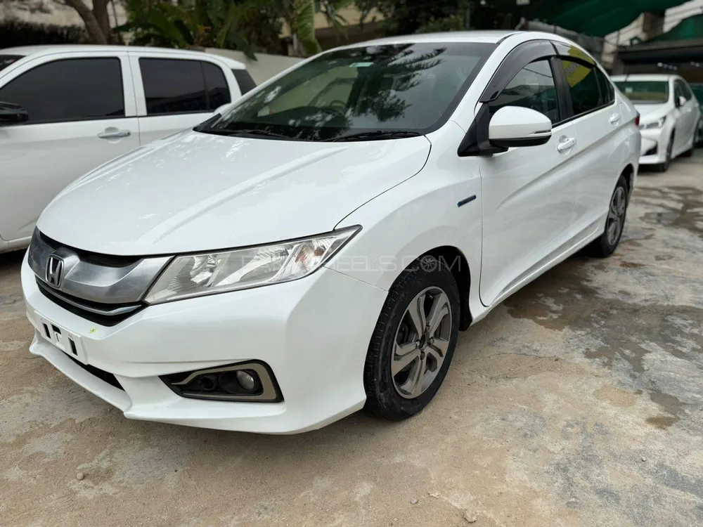 Honda Grace Hybrid 2015 for Sale in Karachi Image-1