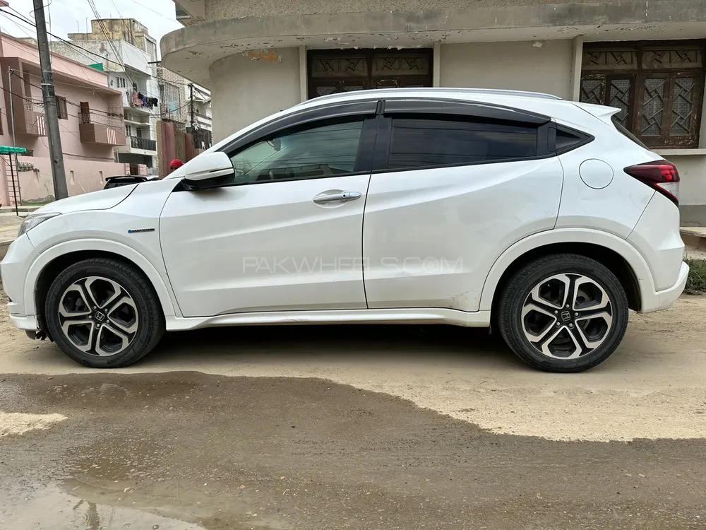 Honda Vezel 2014 for Sale in Karachi Image-1