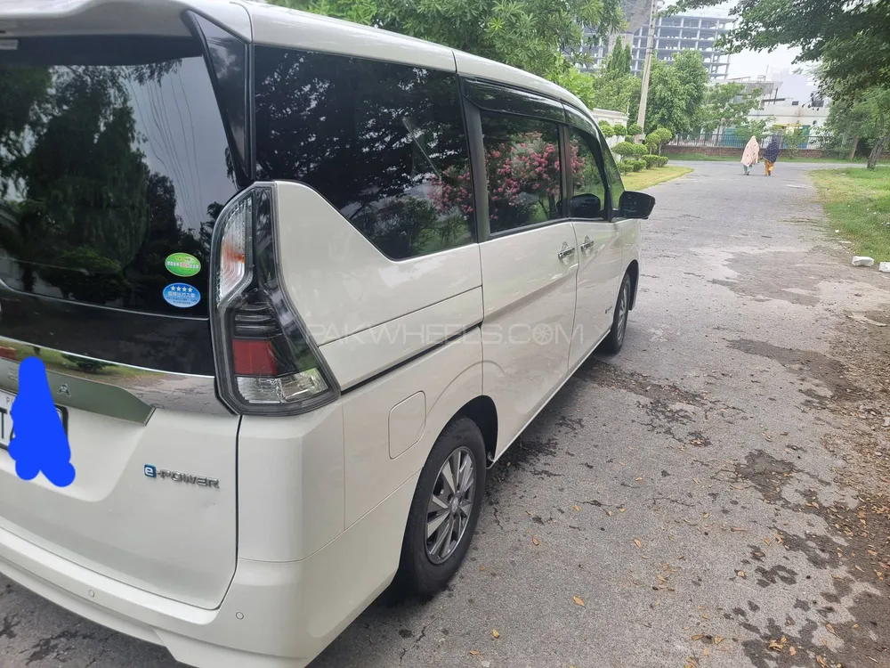 Nissan Serena 2019 for Sale in Lahore Image-1