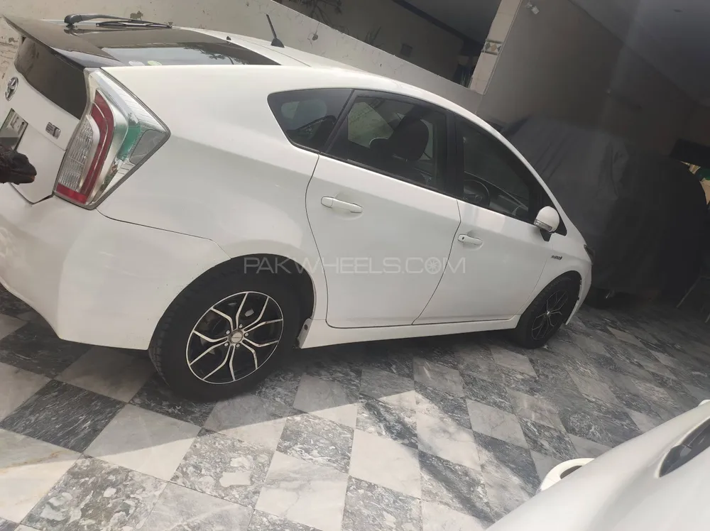 Toyota Prius 2014 for Sale in Lahore Image-1