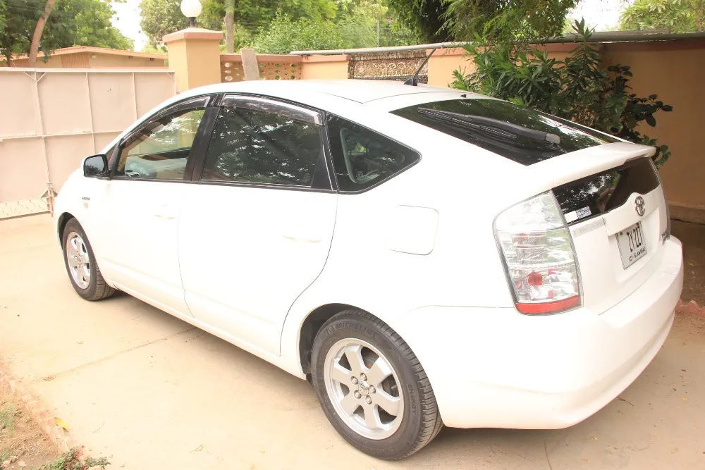 Toyota Prius 2010 for Sale in Karachi Image-1