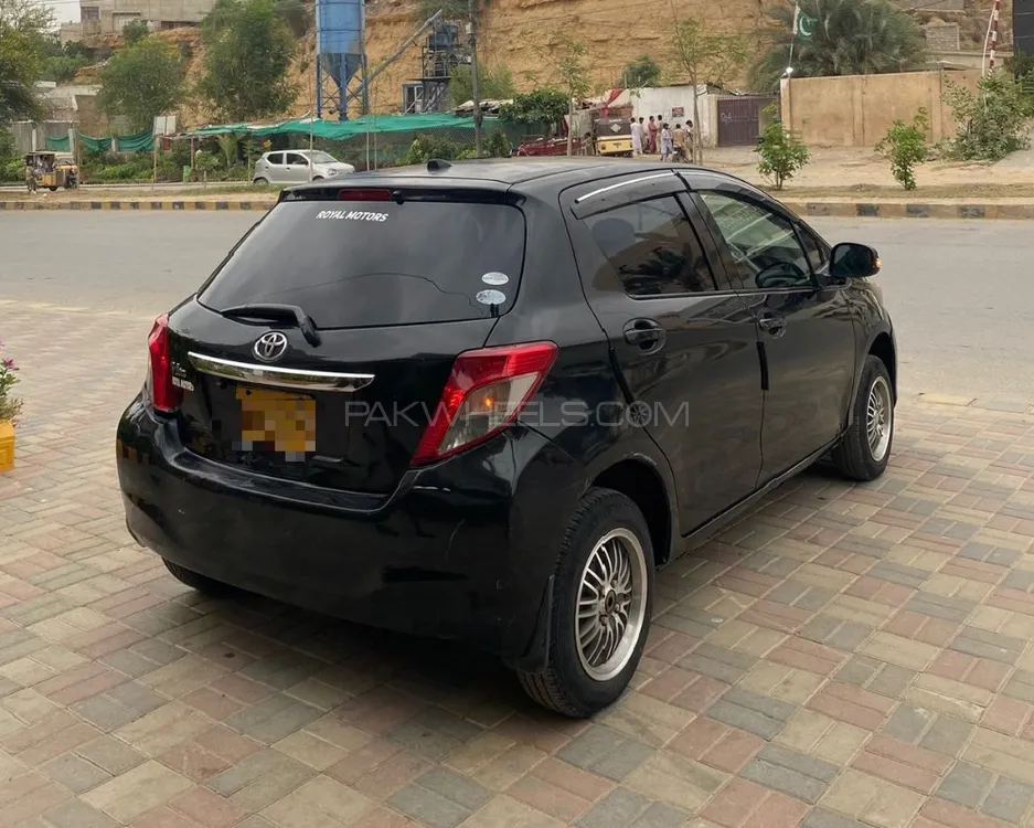 Toyota Vitz 2011 for Sale in Karachi Image-1