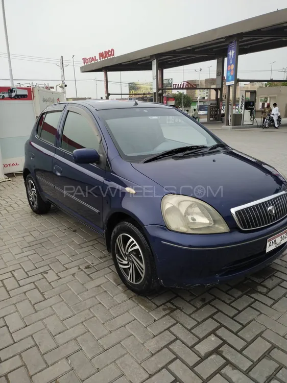 Toyota Vitz 2000 for Sale in Multan Image-1