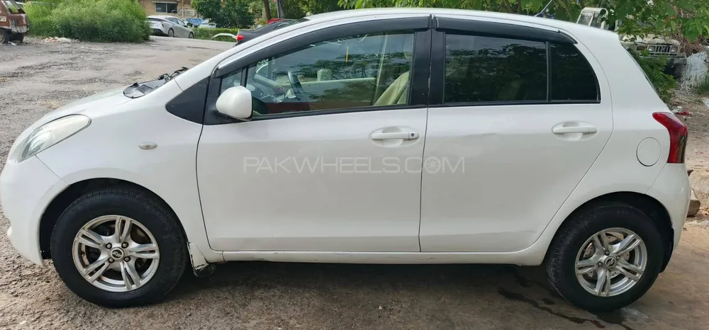 Toyota Vitz 2007 for Sale in Islamabad Image-1