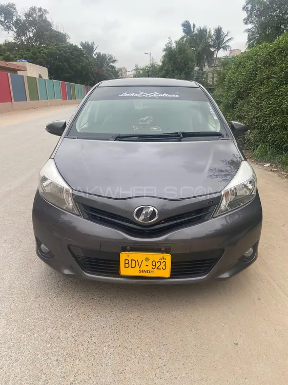 Toyota Vitz 2013 for Sale in Karachi Image-1
