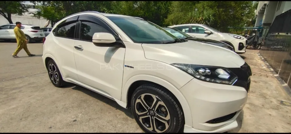 Honda Vezel 2016 for Sale in Islamabad Image-1