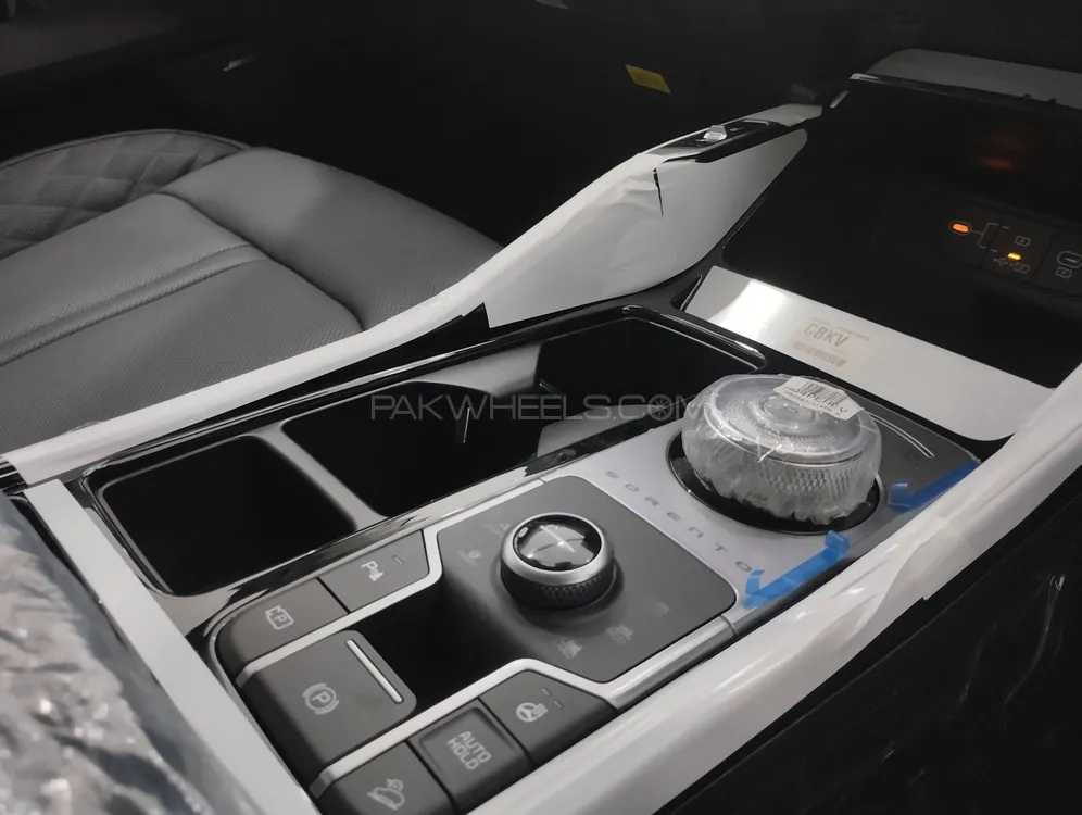 KIA Sorento 2025 for Sale in Lahore KIA Sorento 2025 for Sale in Lahore Image-9
