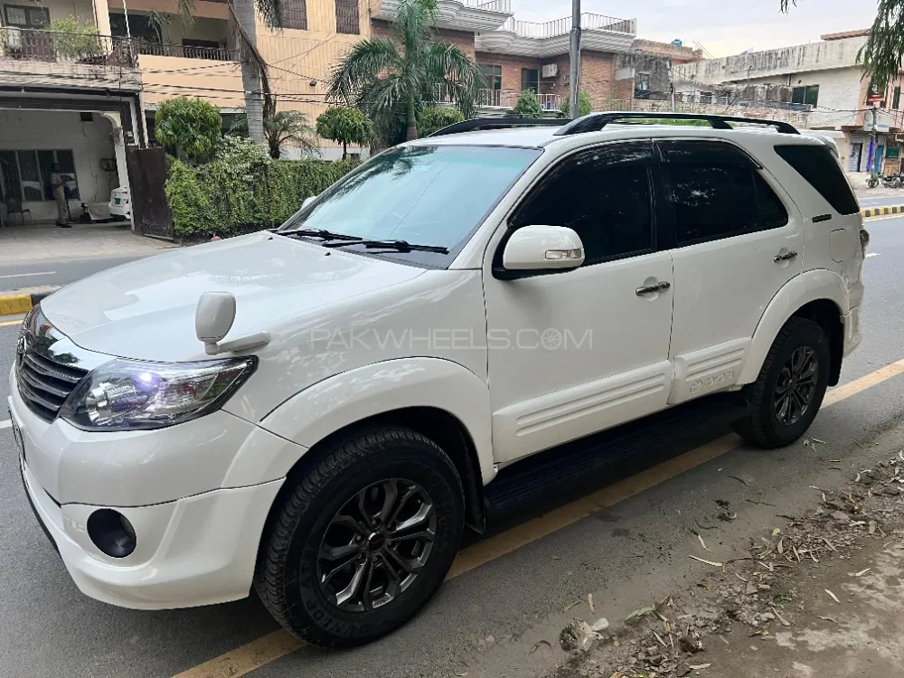 Toyota Fortuner 2015 for Sale in Lahore Image-1
