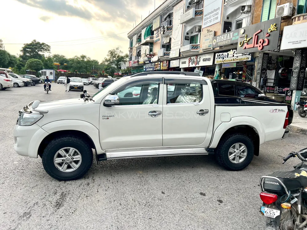 Toyota Hilux 2013 for Sale in Islamabad Image-1