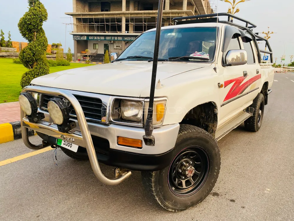 Toyota Hilux 1990 for Sale in Kamra Image-1