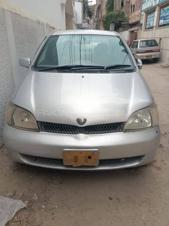 Toyota Platz 2000 for Sale in Karachi Image-1