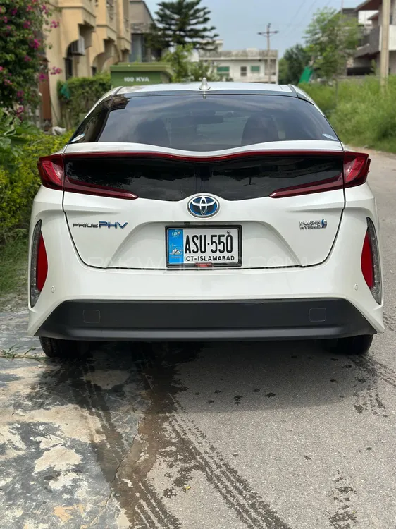 Toyota Prius 2017 for Sale in Islamabad Image-1