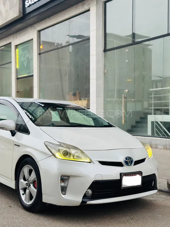 Toyota Prius 2013 for Sale in Karachi Image-1