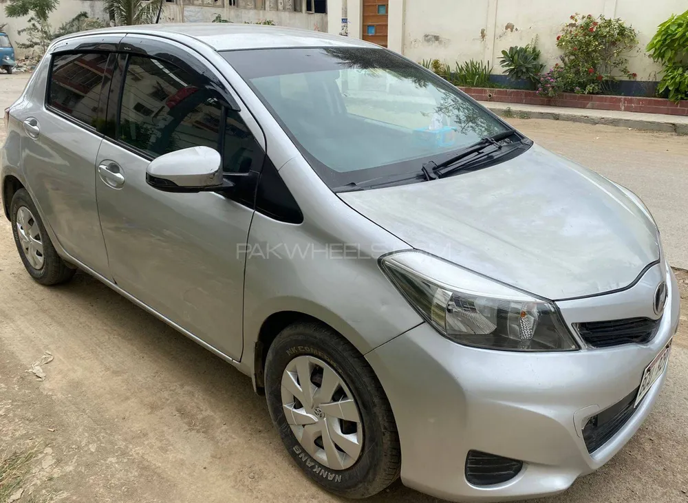 Toyota Vitz 2011 for Sale in Karachi Image-1