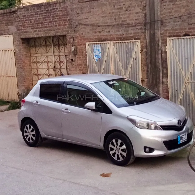 Toyota Vitz 2013 for Sale in Attock Image-1
