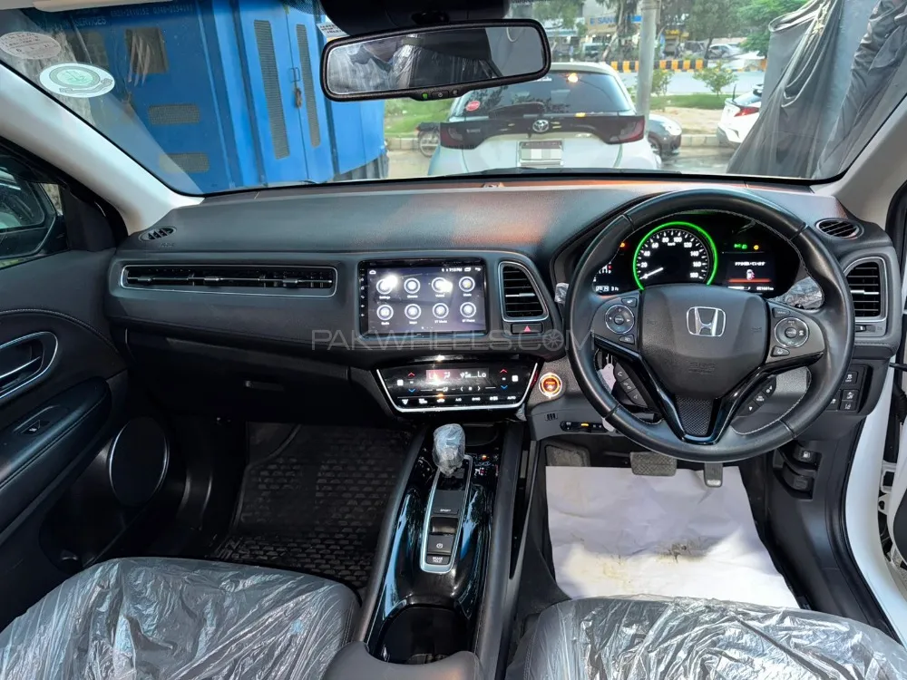 Honda Vezel 2014 for Sale in Karachi Image-1