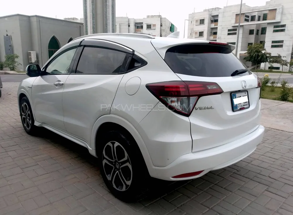 Honda Vezel 2017 for Sale in Rawalpindi Image-1