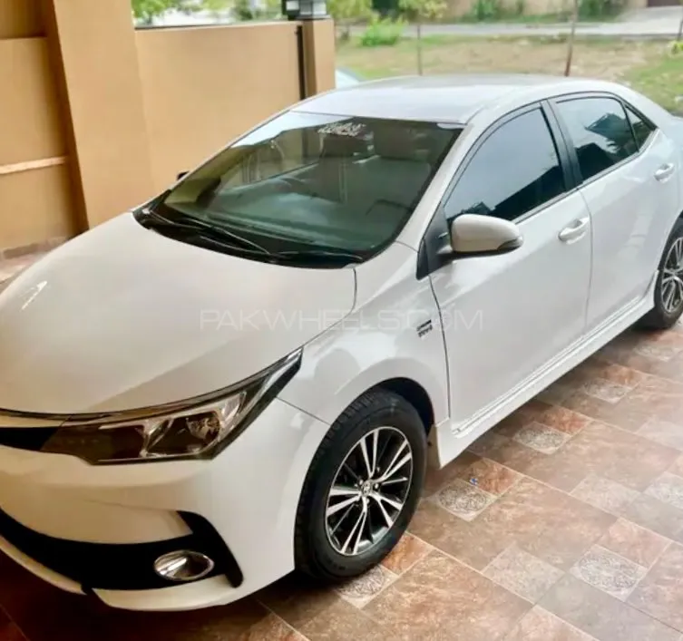 Toyota Corolla 2017 for Sale in Karachi Image-1