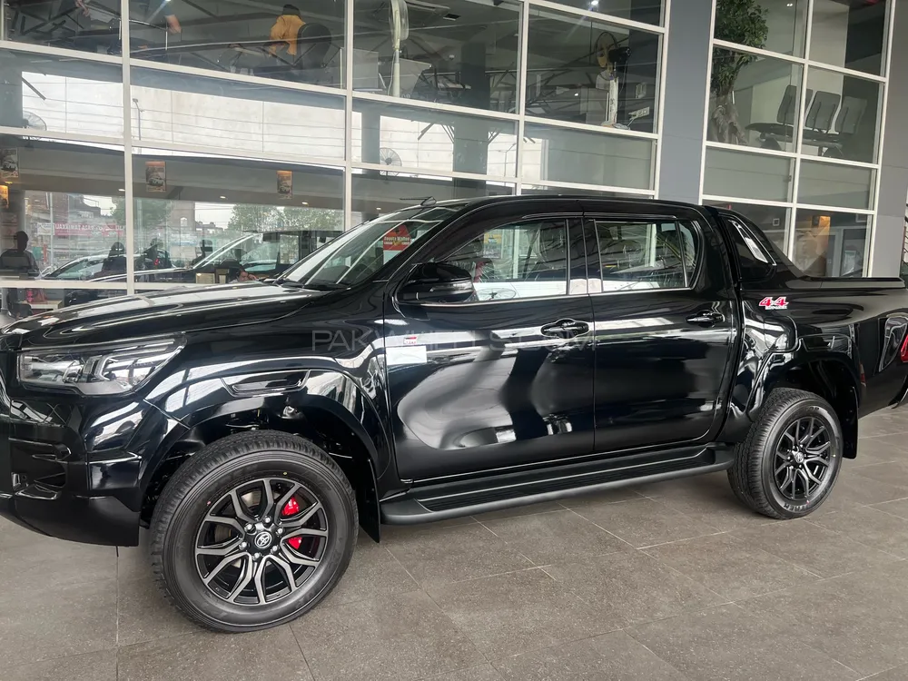 Toyota Hilux 2025 for Sale in Lahore Image-1