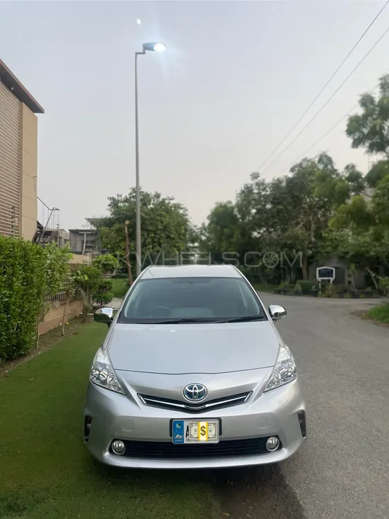Toyota Prius Alpha 2014 for Sale in Lahore Image-1