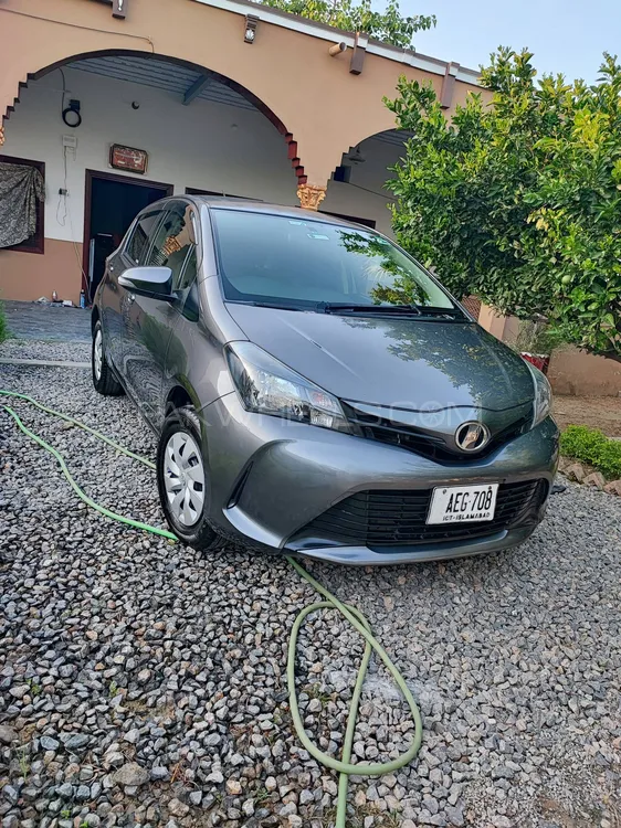 Toyota Vitz 2014 for Sale in Attock Image-1