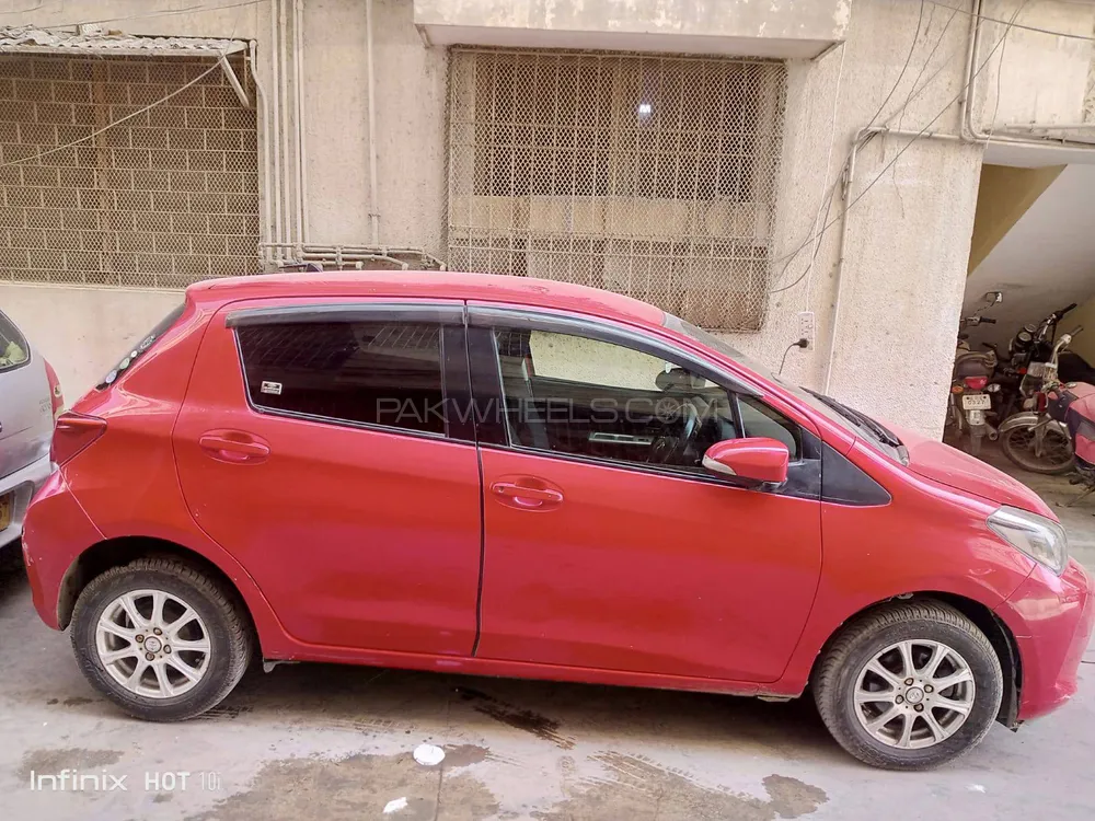 Toyota Vitz 2015 for Sale in Karachi Image-1