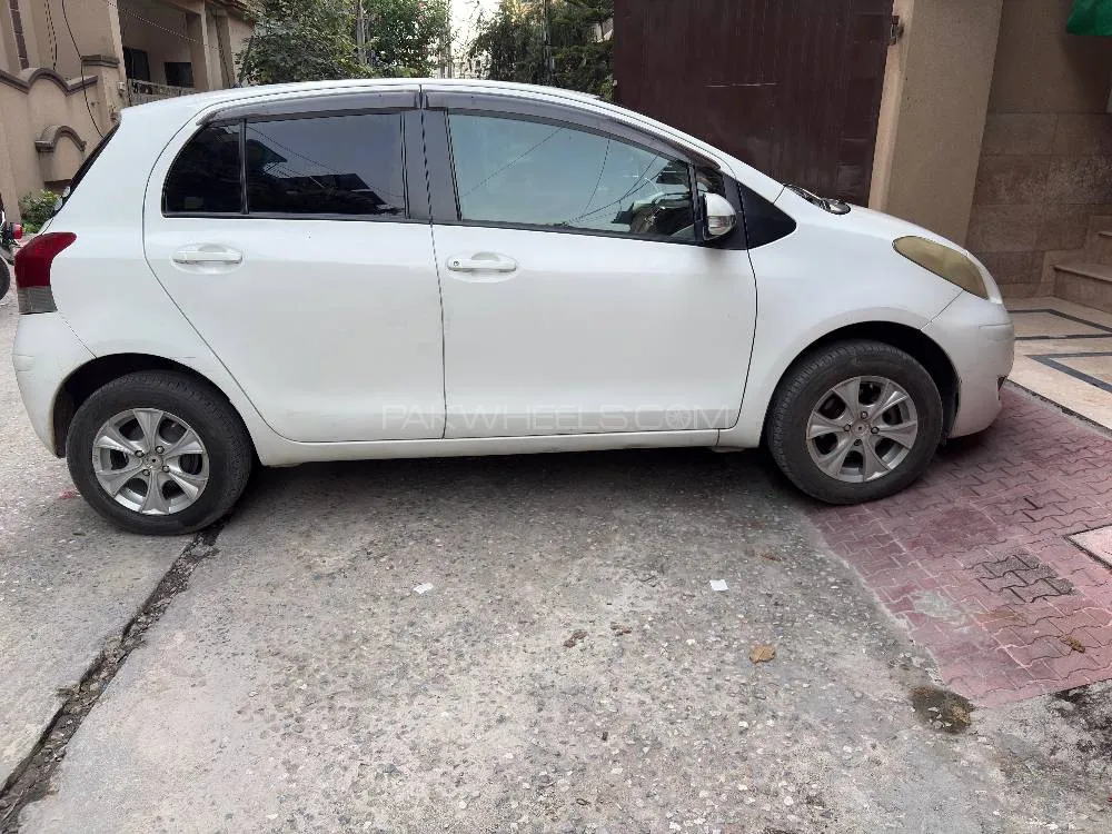 Toyota Vitz 2009 for Sale in Islamabad Image-1