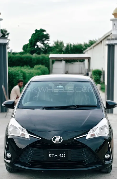Toyota Vitz 2017 for Sale in Dera ismail khan Image-1