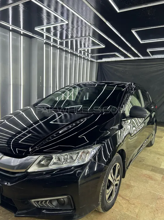 Honda Grace Hybrid 2015 for Sale in Karachi Image-1