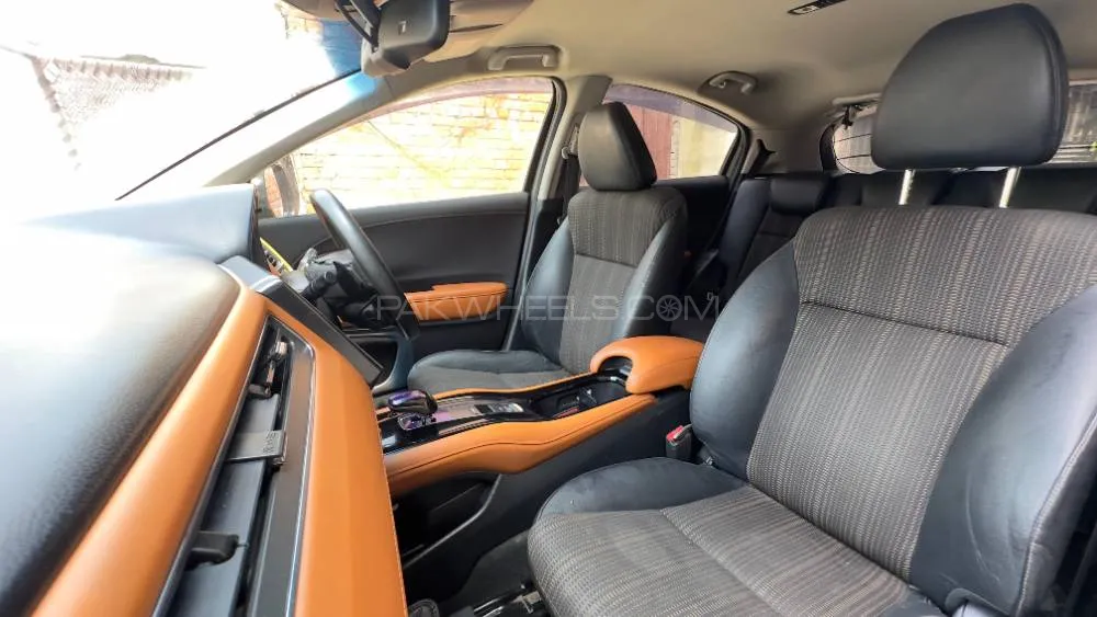 Honda Vezel 2014 for Sale in Lahore Image-1
