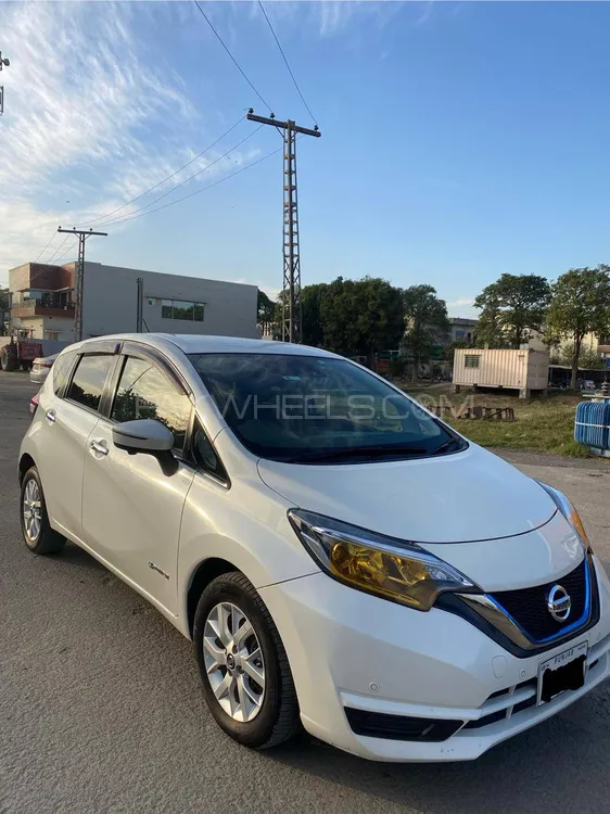 Nissan Note 2018 for Sale in Lahore Image-1